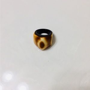 WOMENS animal motif ring.  Size 6